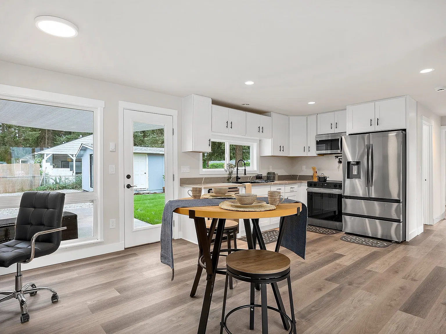 4 bed, 1612 sqft, $2,500 — Photo 3