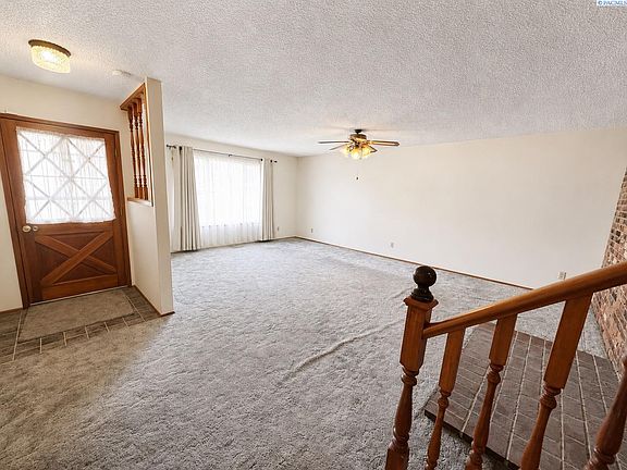 5th image of 135 Merrick Ave