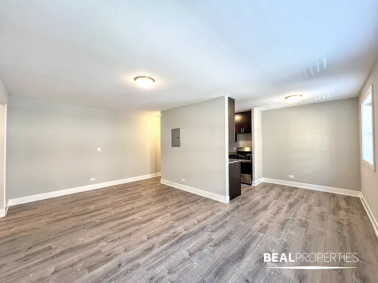 530 W Surf — Photo 32