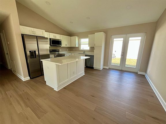 4th image of 2016 80th Avenue
