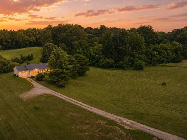 100 Lake Dr, Vine Grove, KY 40175