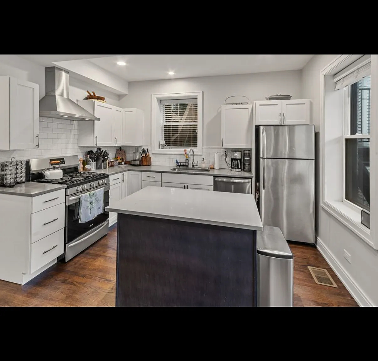3 bed, 1250 sqft, $3,250 — Photo 4
