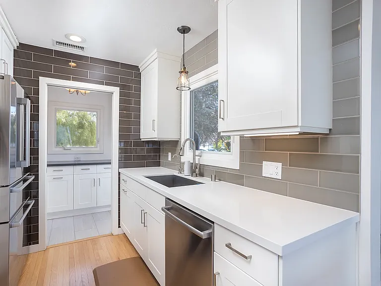 5802 S 13th Ave — Photo 5