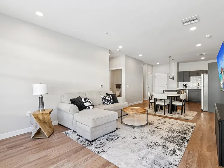 Berkshire Apartments — Photo 60