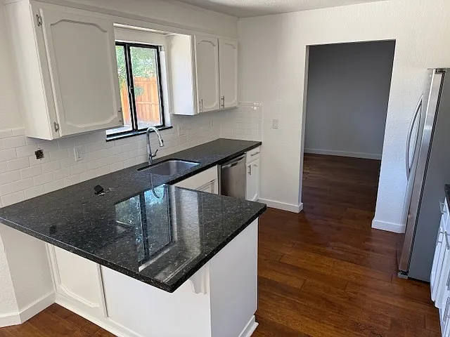 Kitchen (ground floor)
