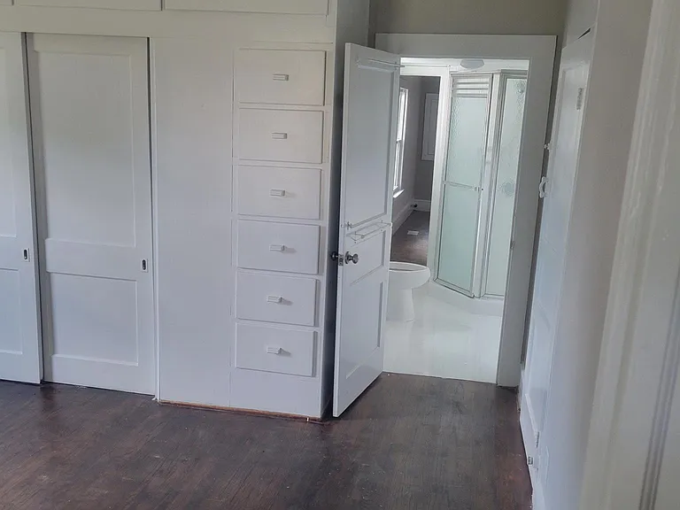 2154 Spencer St — Photo 15