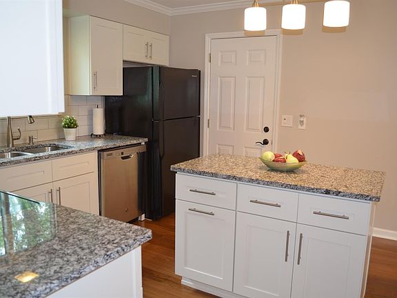 4th image of 3518 Grandview Ave
