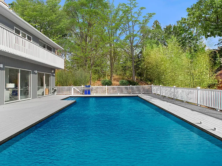 22 Maylen Dr — Photo 2