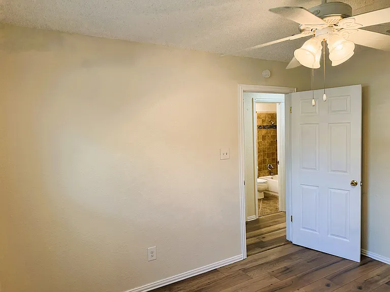 6406 Willow Springs Dr — Photo 16