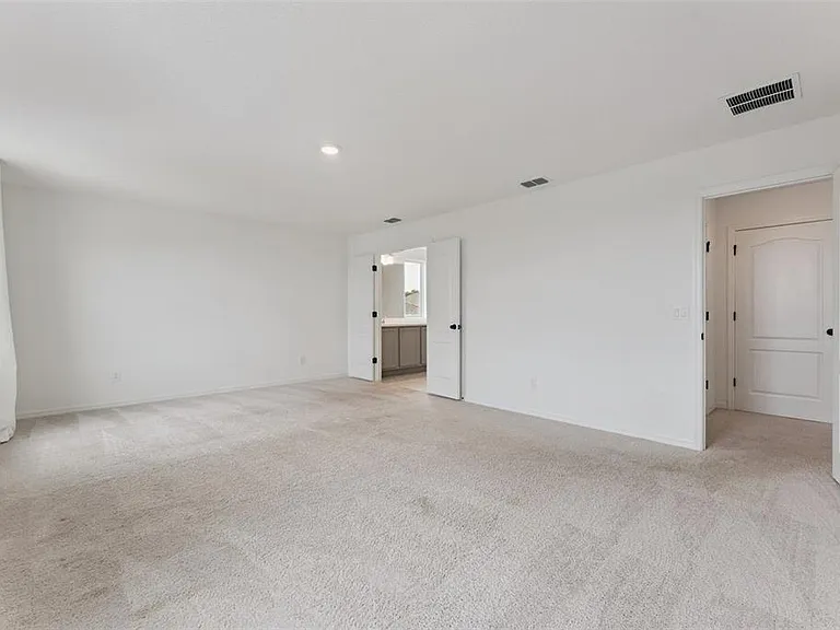 756 Steerview St — Photo 20