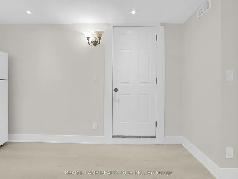 75 Marshall St #LOWER — Photo 23