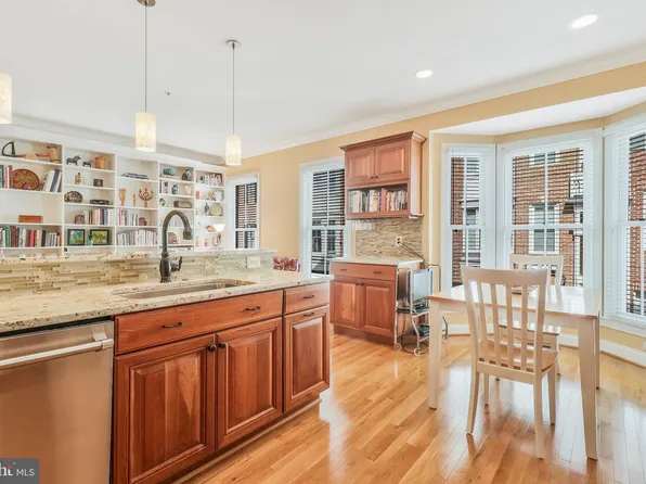 2310 N Van Buren Ct, Arlington, VA 22205