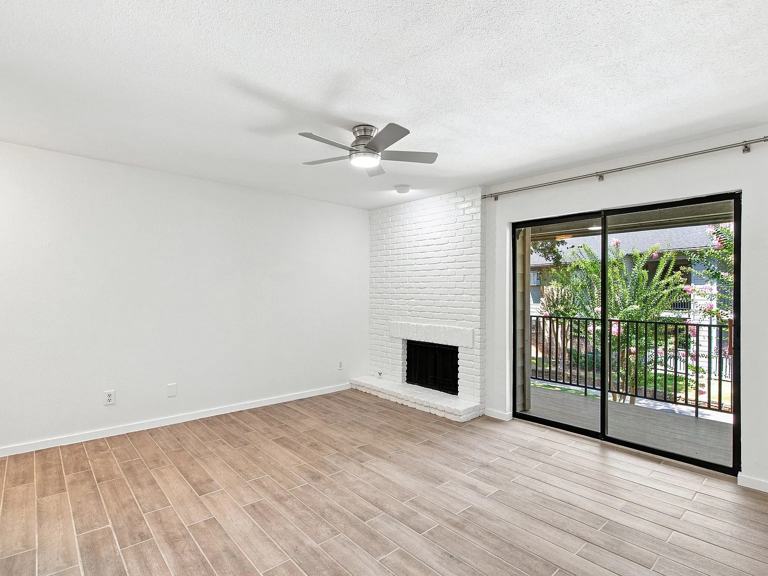 2 bed, 966 sqft, $1,750 — Photo 3