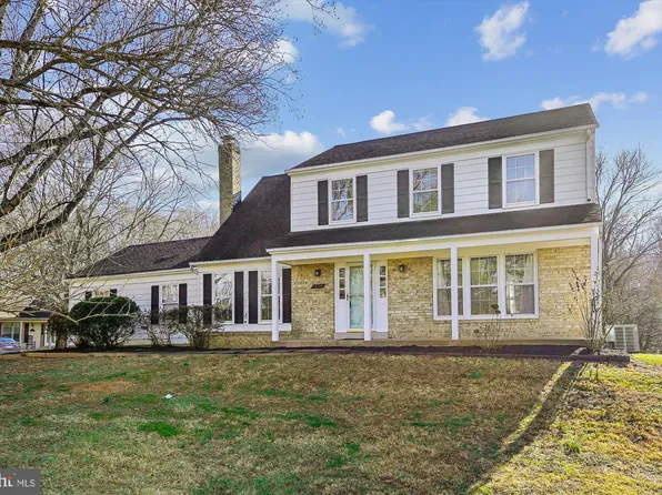 12179 Queens Brigade Dr, Fairfax, VA 22030