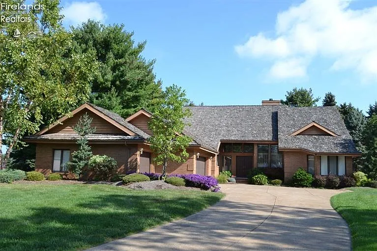 3925 Deerpath Dr photo 1