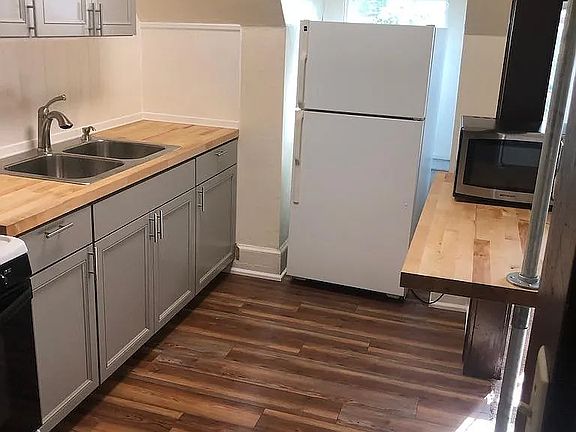 2nd image of 2211 NE 50th St APT 15