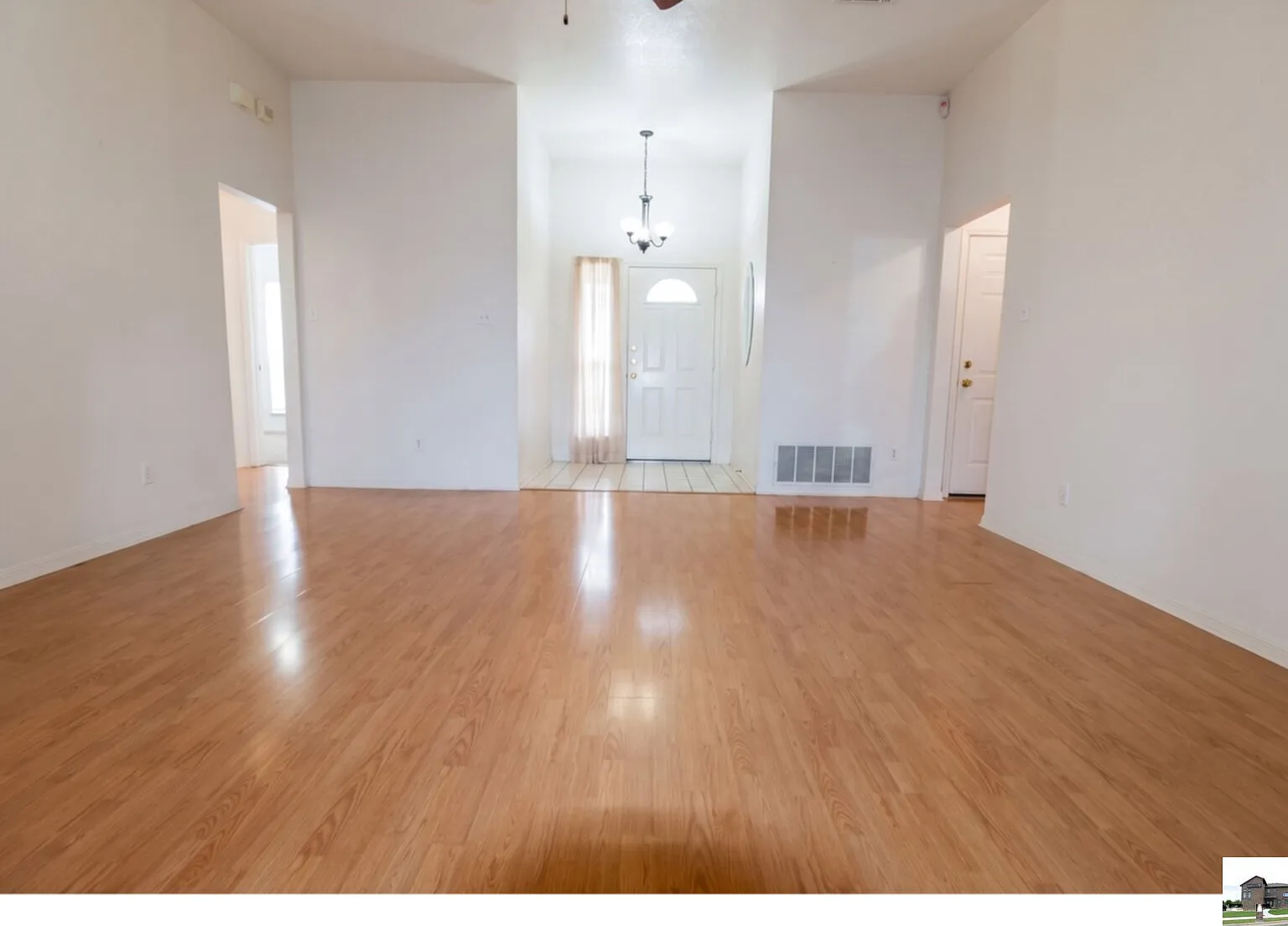 3 bed, 2.0 bath, 1454 sqft, $1,500 — Photo 2