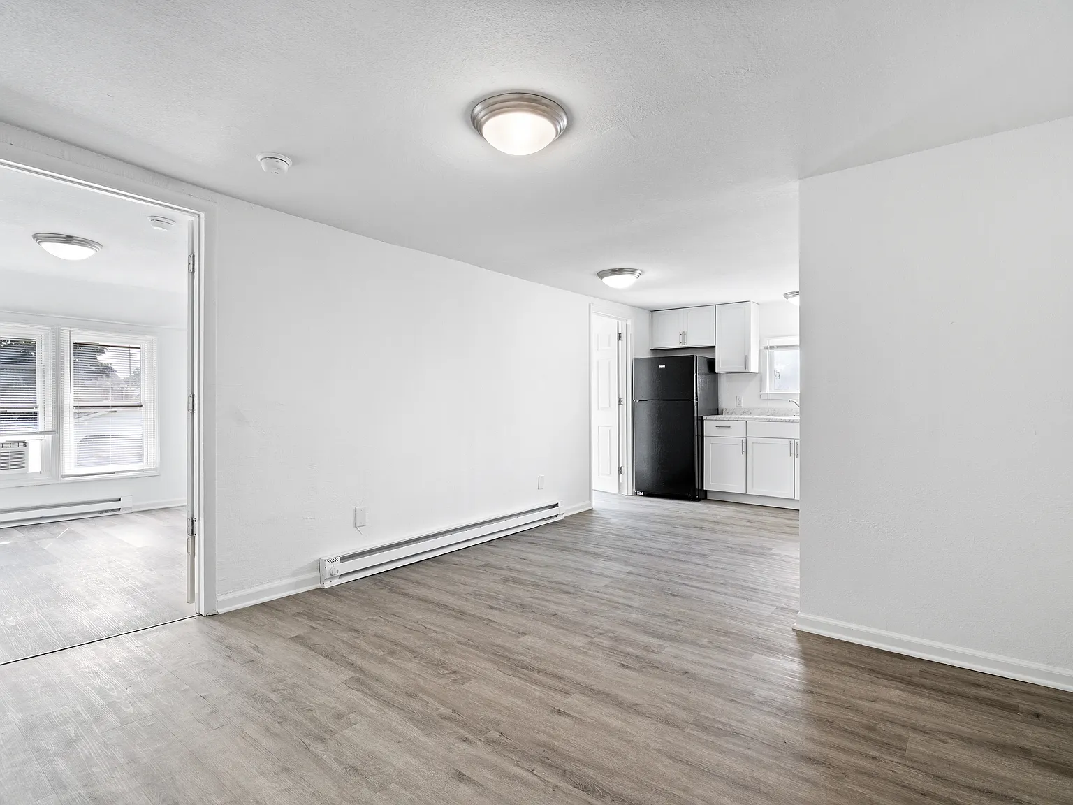 2 bed, 813 sqft, $900 — Photo 2