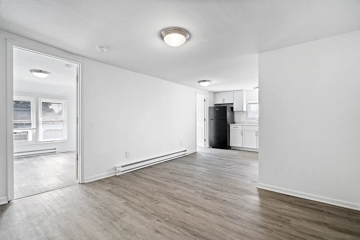 Building Photo - 102 S West St #5