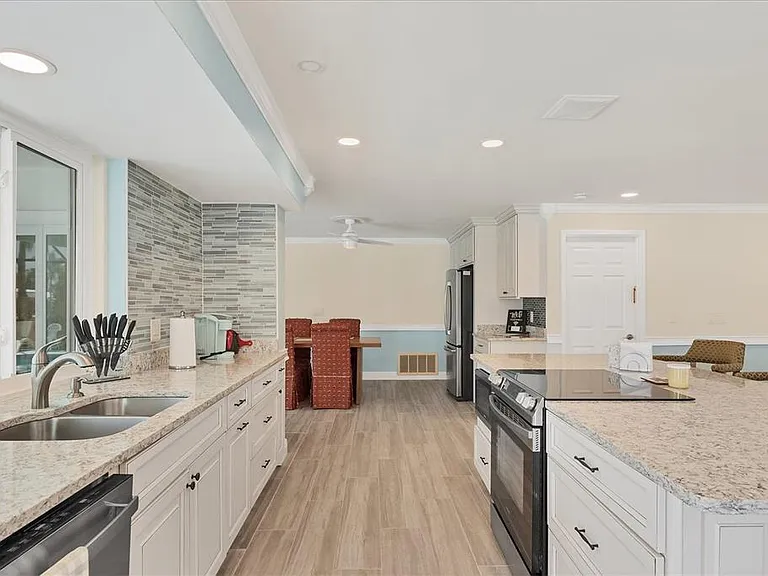 5585 Contento Dr — Photo 5