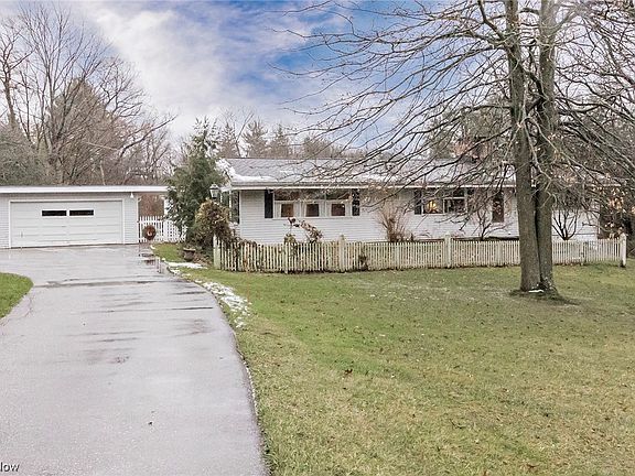 4th image of 13941 Sweetbriar Ln
