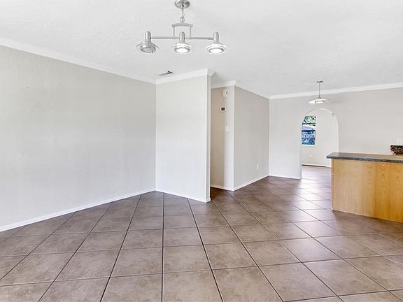 4th image of 110 Balboa Ct