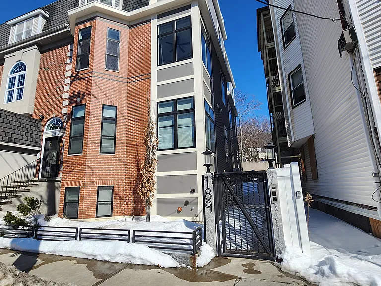 189 Washington Ave #3 — Photo 1