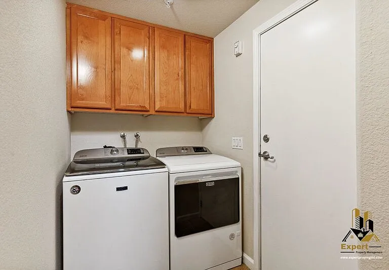 900 Moon Cir #922 — Photo 25