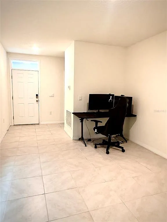 3 bed, 2.0 bath, 1501 sqft, $2,300 — Photo 3