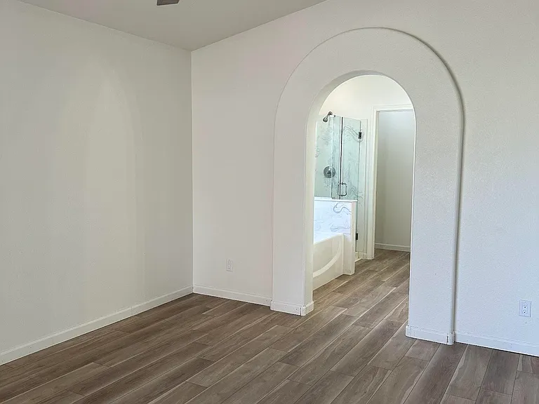 4634 E Grovers Ave — Photo 32