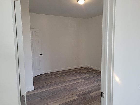 5th image of 556 Walker Ave