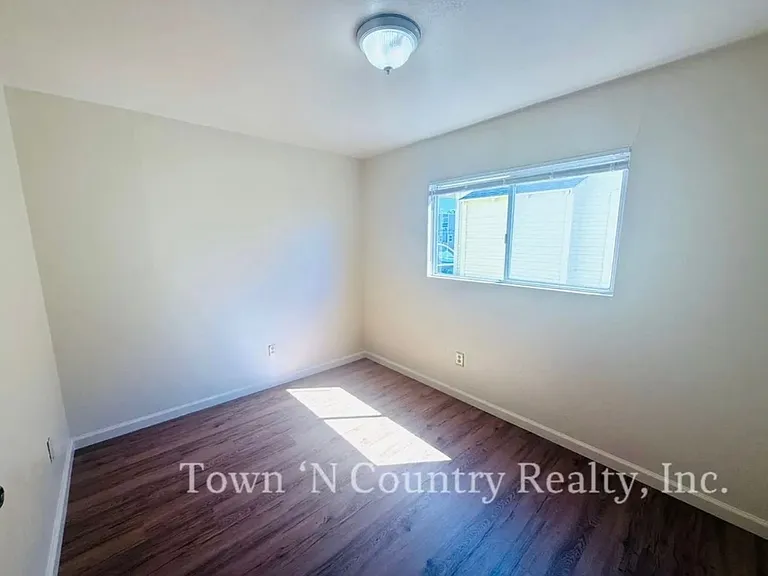 224-226 Abbott St — Photo 6