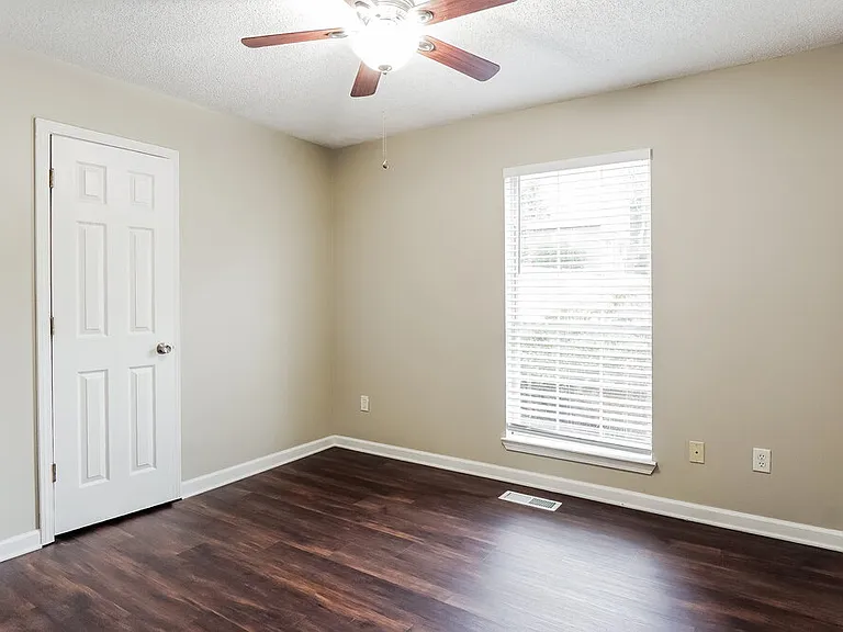2724 Wellington Dr — Photo 15