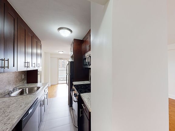 4th image of 2940 Ocean Pkwy APT 20V