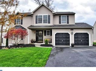 302 Woodbridge Ln, Douglassville, PA 19518