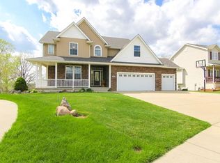 7040 Ridgedale Ct, Johnston, IA 50131