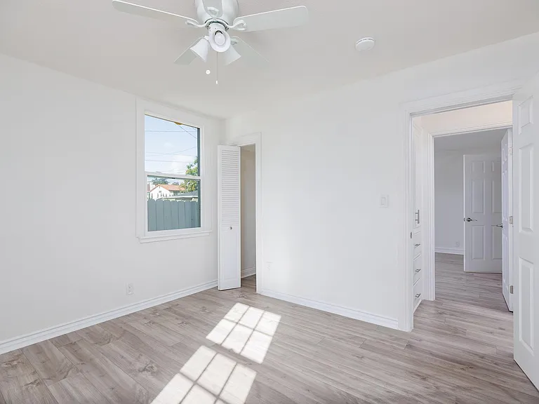 333 S 1st Ave — Photo 10