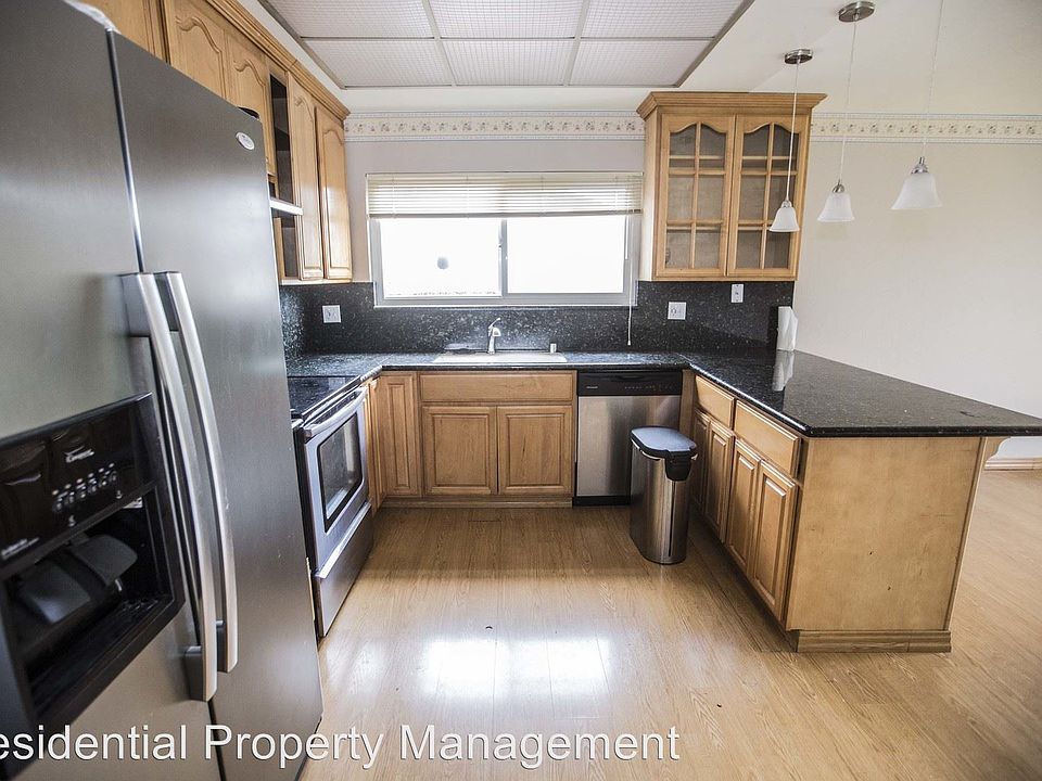 1st image of 34840 Gladstone Pl