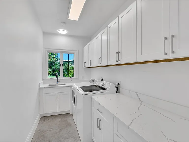 1916 Ocean Dr — Photo 32