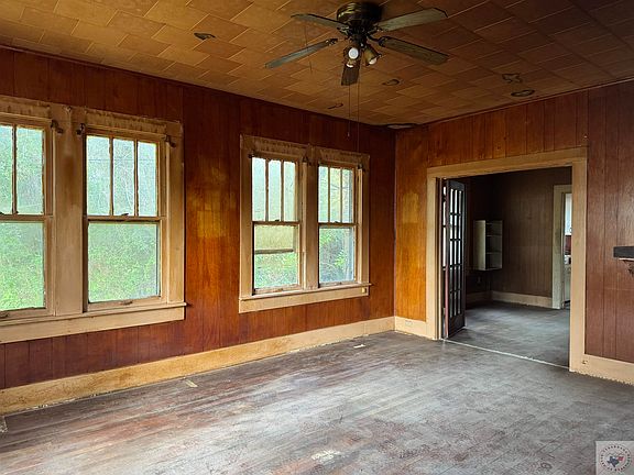 2nd image of 1911 Allen Ln