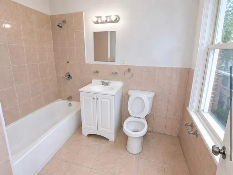 342 Irvine Turner Blvd #1L — Photo 2