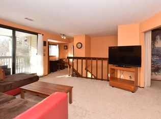 1651 S Carriage Ln, New Berlin, WI