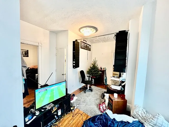31 Thacher St #5R — Photo 3