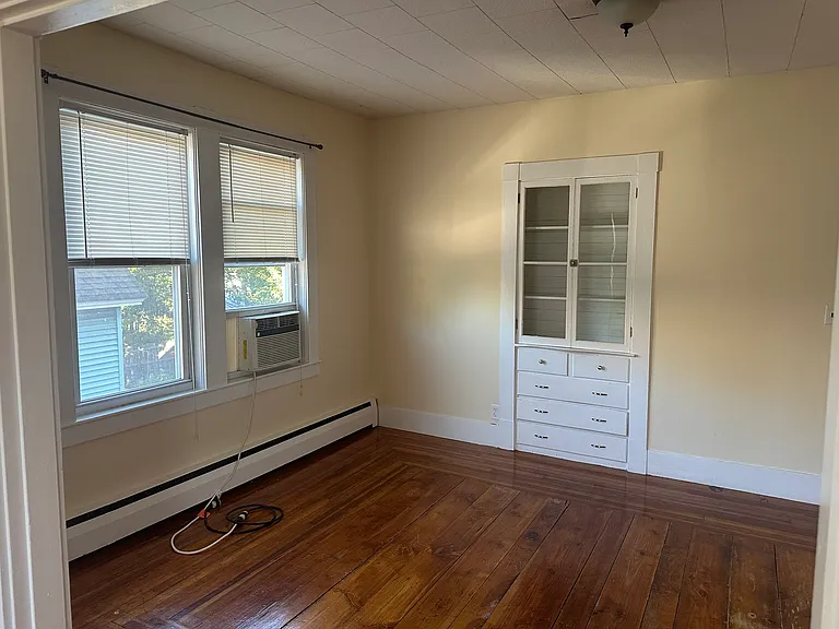 134 1/2 Kinsley St #2 — Photo 3