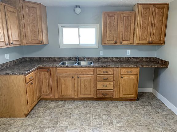 5th image of 663 W B St