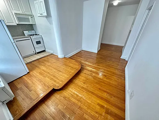 Rented by J PRESTON AND ASSOCIATES INC | media 9