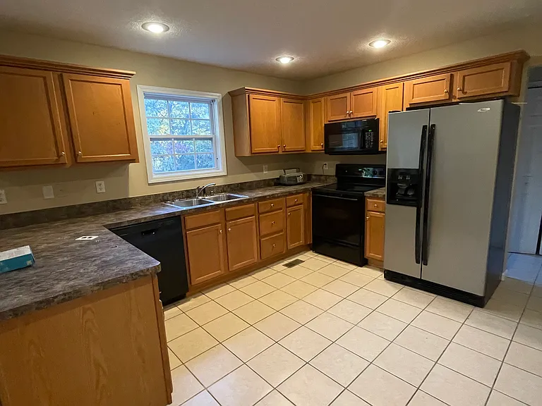 170 Robey Dr — Photo 2