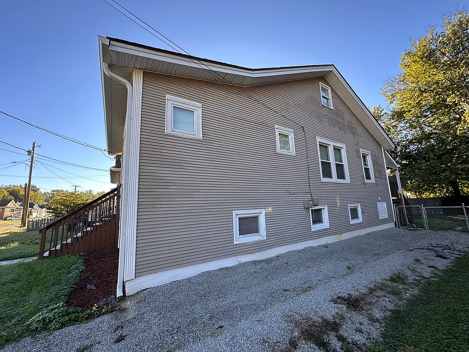 1236 Manitau Ave