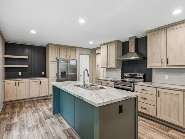 110 Bakerville Rd, Waverly, TN 37185