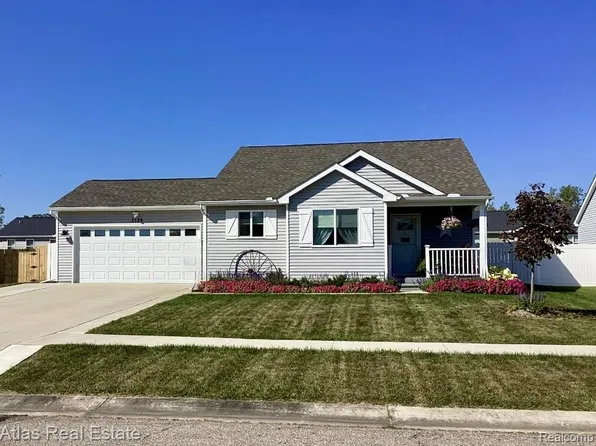 3122 Dahlia Dr, Burton, MI 48519